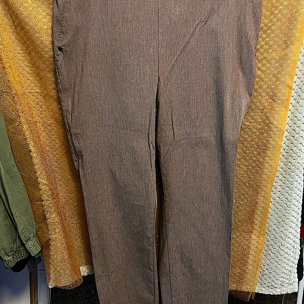 . Beautiful dress pants. Nice slacks you wear with flats or heels.